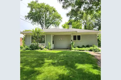 193 E Dennis Road, Wheeling, IL 60090 - Photo 1