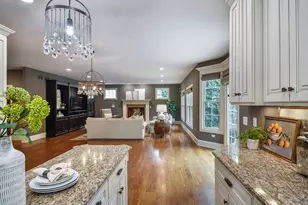 605 Thornwood Dr, Naperville, IL 60540 - Photo 9