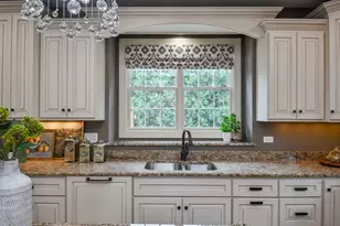 605 Thornwood Dr, Naperville, IL 60540 - Photo 13