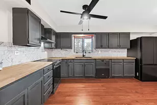 11015 S Theresa Circle, Palos Hills, IL 60465 - Photo 9