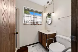 715 Newport N, Roselle, IL 60172 - Photo 15