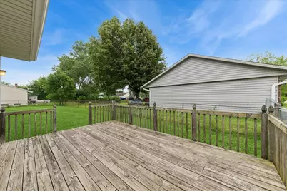 715 Newport N, Roselle, IL 60172 - Photo 19