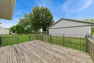 715 Newport N, Roselle, IL 60172 - Photo 19