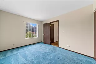 715 Newport N, Roselle, IL 60172 - Photo 17