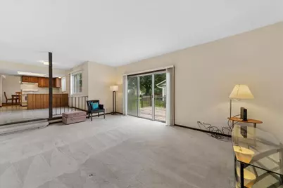 715 Newport N, Roselle, IL 60172 - Photo 9