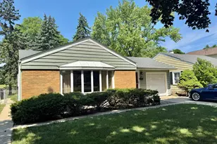 960 Alfini Dr, Des Plaines, IL 60016 - Photo 1
