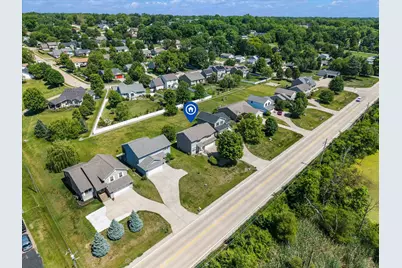 5922 Valley Drive, Bettendorf, IA 52722 - Photo 9