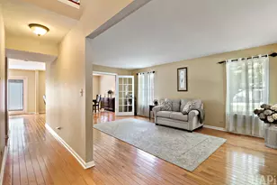 1090 Winding Glen Ct, Carol Stream, IL 60188 - Photo 5