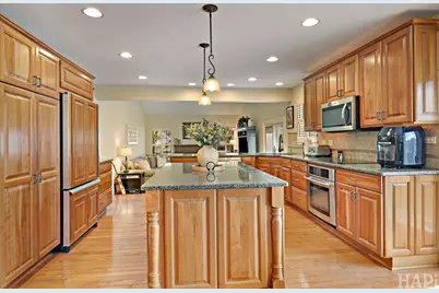 1090 Winding Glen Court, Carol Stream, IL 60188 - Photo 9