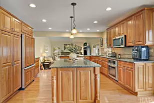 1090 Winding Glen Ct, Carol Stream, IL 60188 - Photo 9