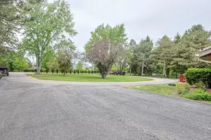 9012 Swanson Rd, Lake in the Hills, IL 60156 - Photo 15