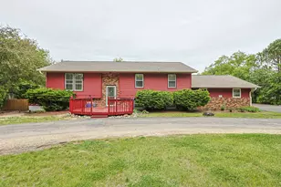 9012 Swanson Rd, Lake in the Hills, IL 60156 - Photo 3