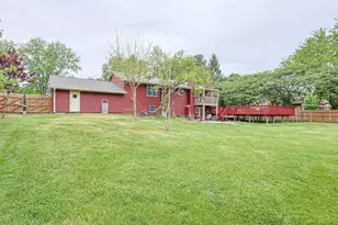 9012 Swanson Rd, Lake in the Hills, IL 60156 - Photo 17