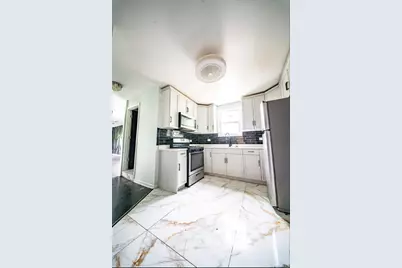 8942 S Baltimore Avenue, Chicago, IL 60617 - Photo 19