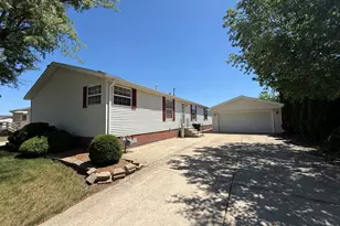 923 Apple Ln, Manteno, IL 60950 - Photo 1