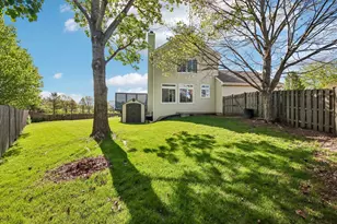254 W Holly Ct, Round Lake, IL 60073 - Photo 39