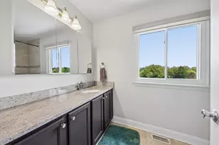 254 W Holly Ct, Round Lake, IL 60073 - Photo 23