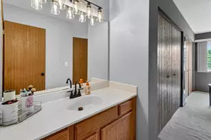 100 Village Creek Dr, Lake in the Hills, IL 60156 - Photo 27
