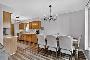 100 Village Creek Dr, Lake in the Hills, IL 60156 - Photo 15