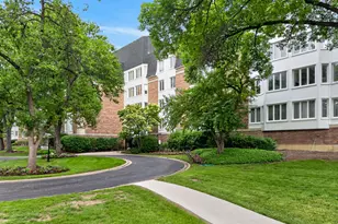 225 Lake Blvd, Buffalo Grove, IL 60089 - Photo 1