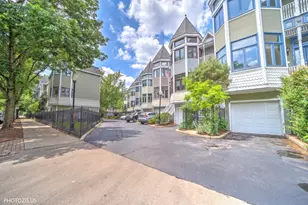 3320 N Racine Ave, Chicago, IL 60657 - Photo 3