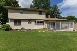 740 Hickory Dr, Geneseo, IL 61254 - Photo 5