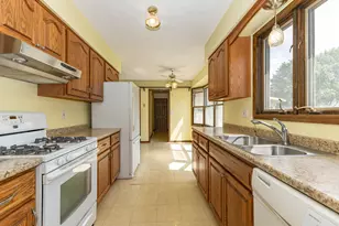 740 Hickory Dr, Geneseo, IL 61254 - Photo 7
