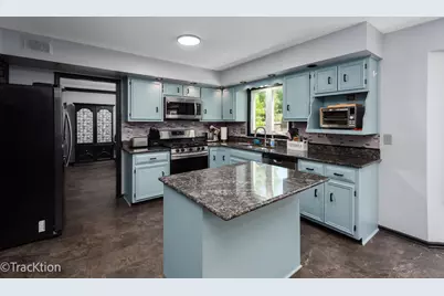 360 Lakeview Drive, Aurora, IL 60506 - Photo 5