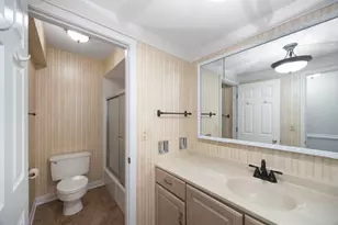 9530 Lamon Ave, Skokie, IL 60077 - Photo 17