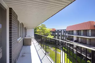 9530 Lamon Ave, Skokie, IL 60077 - Photo 19