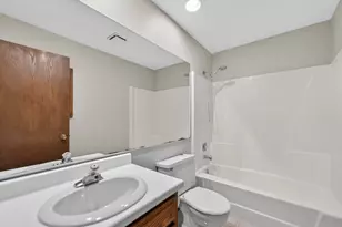 1503 Longwood Dr, Sycamore, IL 60178 - Photo 19