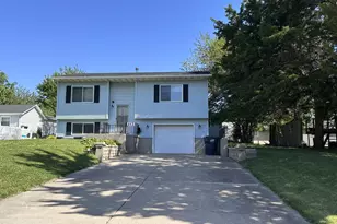 147 7th St, Lasalle, IL 61301 - Photo 1