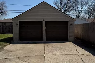 18343 Oakwood Ave, Lansing, IL 60438 - Photo 3