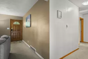 131 Dawn Ave, Rockford, IL 61107 - Photo 5