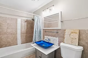 2411 W Balmoral Ave, Chicago, IL 60625 - Photo 3