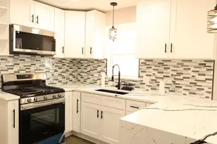 2115 W 68th Pl, Chicago, IL 60636 - Photo 11