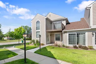401 Le Parc Cir, Buffalo Grove, IL 60089 - Photo 1