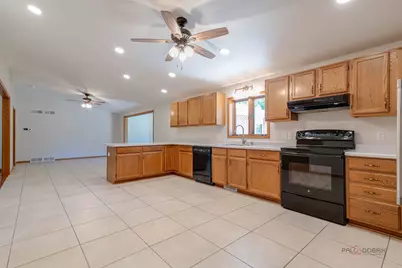 1516 W Reiche Lane, McHenry, IL 60051 - Photo 9