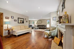 702 Hickory Ln, Carol Stream, IL 60188 - Photo 7