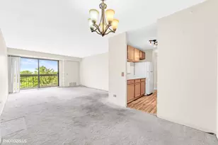 1840 Huntington Blvd, Hoffman Estates, IL 60169 - Photo 13