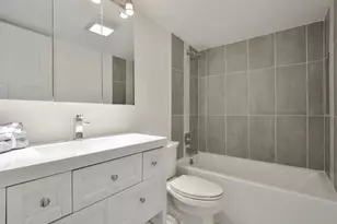 2050 Valencia Dr, Northbrook, IL 60062 - Photo 9