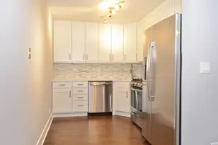 2050 Valencia Dr, Northbrook, IL 60062 - Photo 5