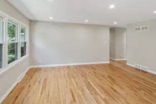 145 Walton St, Barrington, IL 60010 - Photo 9
