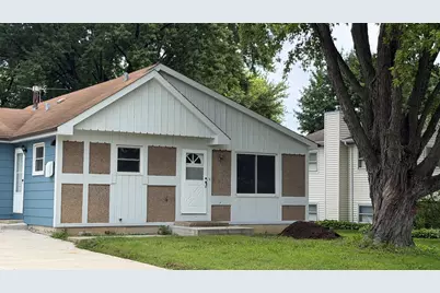 1900 Longmeadow Drive, Lindenhurst, IL 60046 - Photo 3