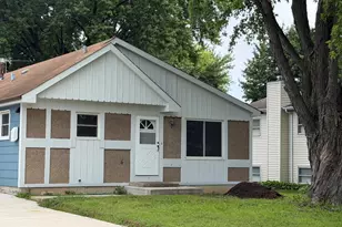 1900 Longmeadow Dr, Lindenhurst, IL 60046 - Photo 3