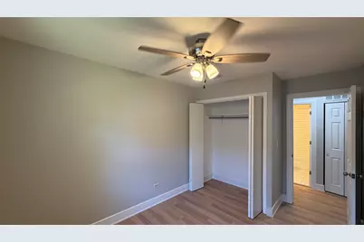 1900 Longmeadow Drive, Lindenhurst, IL 60046 - Photo 23
