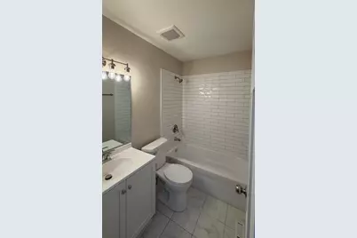 1900 Longmeadow Drive, Lindenhurst, IL 60046 - Photo 25