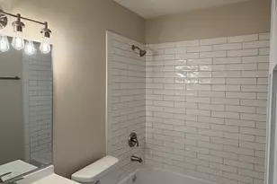 1900 Longmeadow Dr, Lindenhurst, IL 60046 - Photo 25