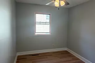 1900 Longmeadow Dr, Lindenhurst, IL 60046 - Photo 21