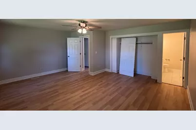 1900 Longmeadow Drive, Lindenhurst, IL 60046 - Photo 13